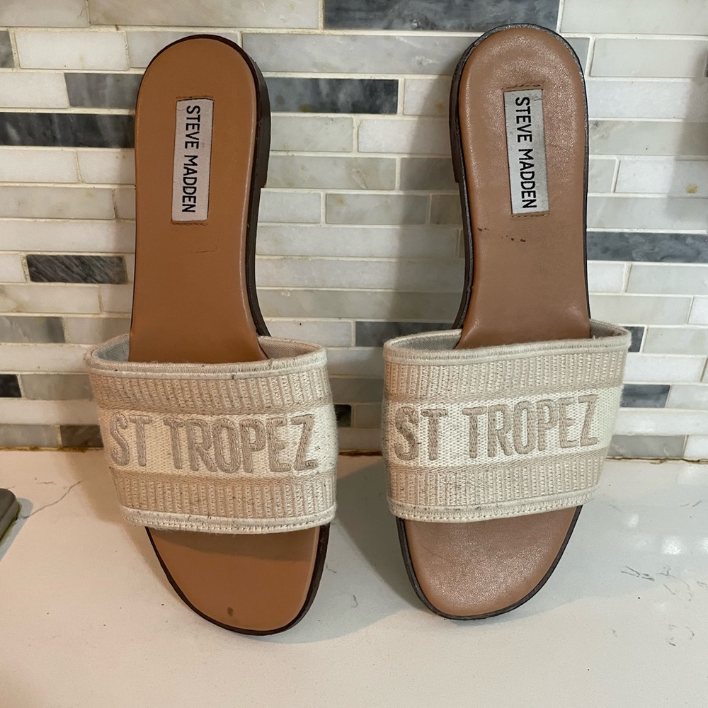 Steve madden knox st. Tropez slip on sandals beige embroidered 
Size 8.5
SF3070